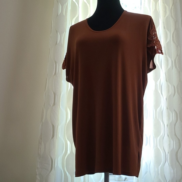 5 for $25 Brown taupe top with embroidered sleeves - Picture 1 of 9